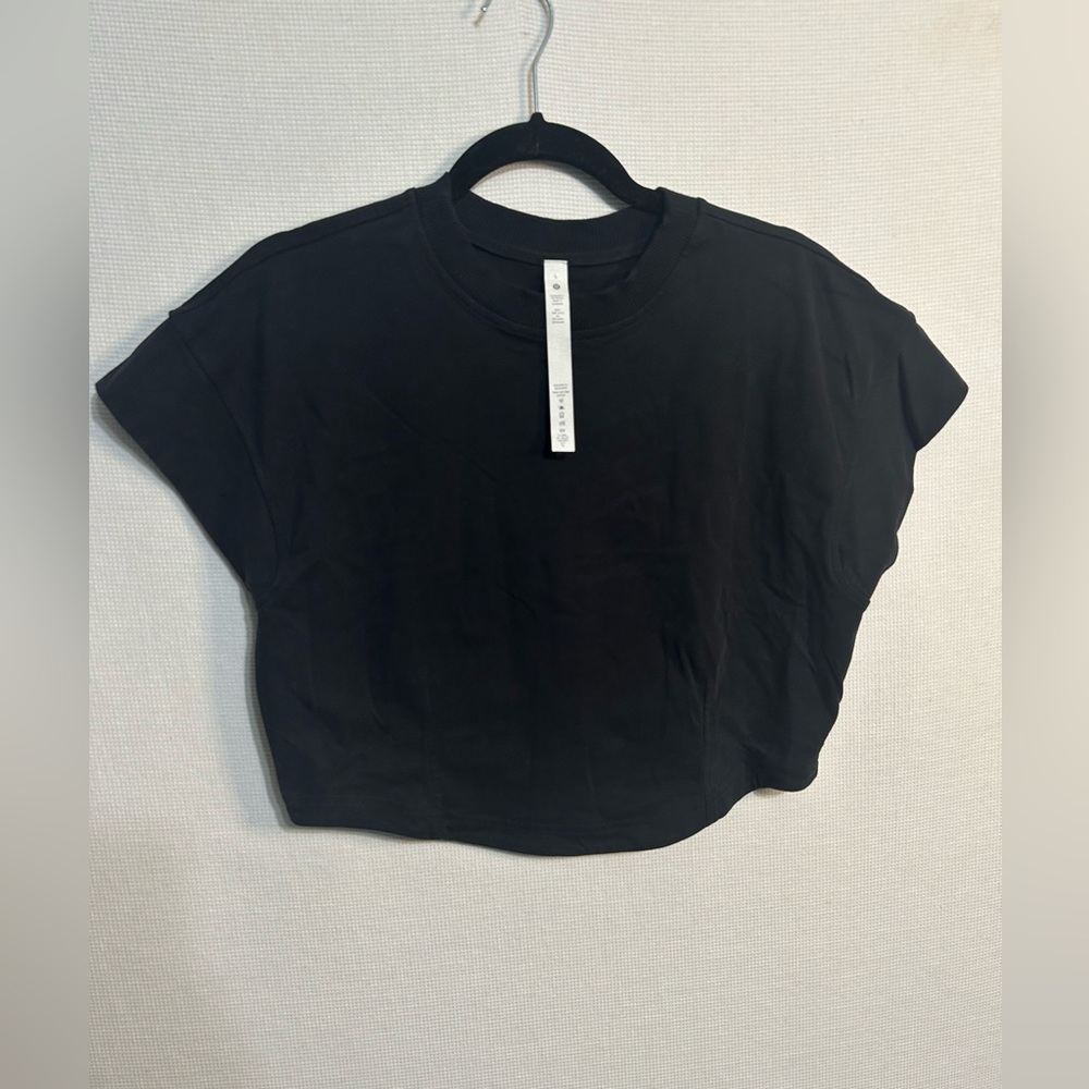 lululemon athletica Black Short Sleeve Cropped Tee